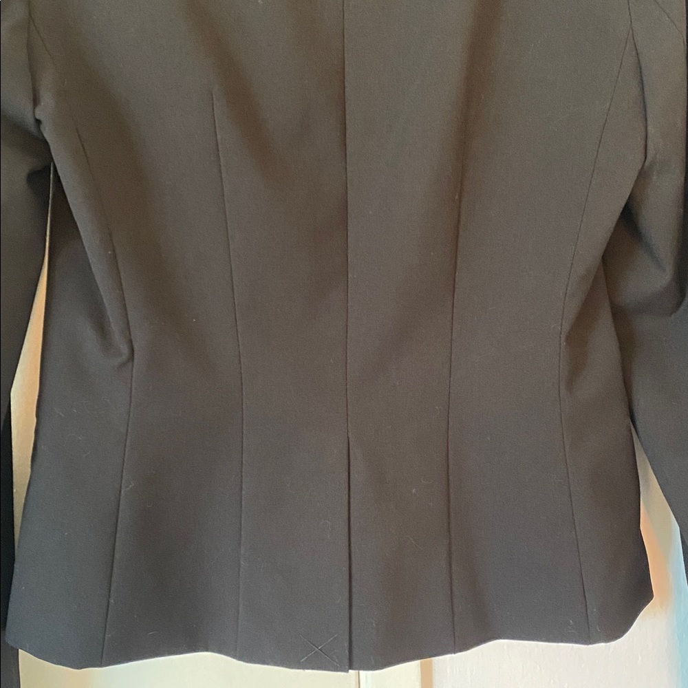 Like new! Black One button Blazer H&M. Size 6. - Picture 6 of 9